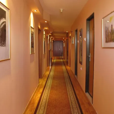 In Guest - Square Macedonia Guest house *
