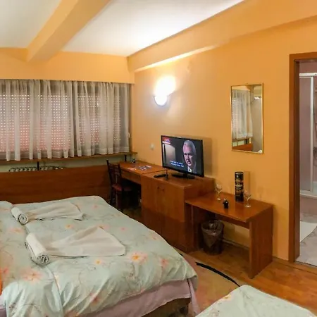 In Guest - Square Macedonia Guest house Skopje