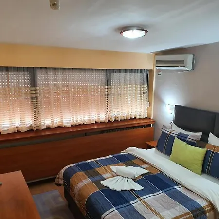 In Guest - Square Macedonia Guest house *